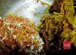 Illustration of how to make pumpkin stuffed pot stickers 6