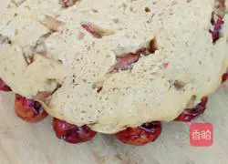 Illustration of how to make brown sugar and jujube hair cake 5