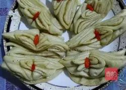 Illustration of how to make steamed flower rolls 7