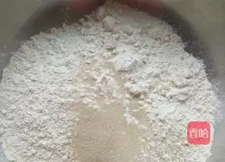 Illustration of how to make spring onion and ham rolls 1