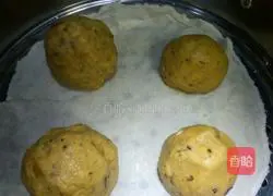 Illustration of making red date, chestnut and corn flour steamed buns 7