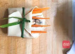 Illustration of how to make mussel rice ball bouquet 10