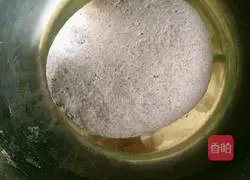 Illustration of how to make two-color flower rolls 2