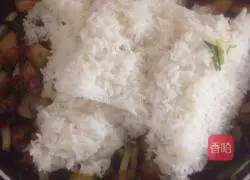 Illustration of how to make braised buckwheat potato rice 15