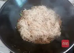 Illustration of Braised Noodles 6