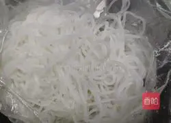 Illustration of how to make clear soup noodles 3