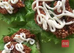 Illustration of how to make spicy chicken burger 3