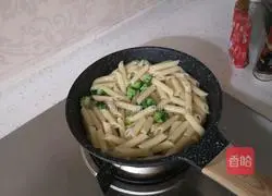 Illustration of how to make macaroni 3