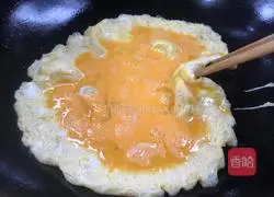 Illustration of how to make fried rice noodles with eggs 5