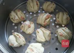 Illustration of how to make ham rolls 7