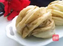 Illustration of how to make scallion rolls 16