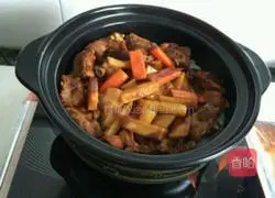 Illustration of how to make spareribs clay pot rice 8