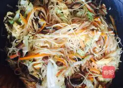 Illustration of how to make fried rice noodles with eggs 7