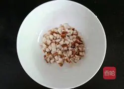 Illustration of how to make carrot, mushroom and chicken porridge (baby food supplement) 8