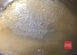 Illustration of how to make preserved egg chicken and millet porridge 3