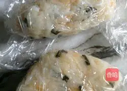 Illustration of how to make meat and chicken leg rice balls 7