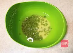 Illustration of how to make mung bean and millet porridge 2