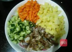 Illustration of how to make braised rice with sausage and potatoes 2