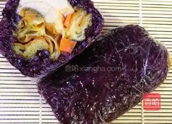 Illustration of how to make purple rice balls 9