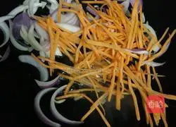 Illustration of how to make fried rice noodles with bacon 5