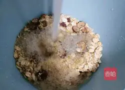 Illustration of how to make red date oatmeal and white fungus porridge 4