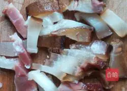 Illustration of how to make bacon baked rice 2