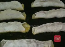 Illustration of how to make celery and meat pot stickers 8