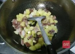 Marinated Illustration of how to make braised meat and potato rice 4