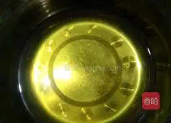 Illustration of how to make red date and brown sugar hair cake 1