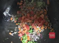 Illustration of how to make tomato, beef and cheese baked rice 3