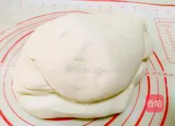 Illustration of how to make grilled salt and pepper rolls 3