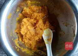 Illustration of how to make pumpkin hair cake 1