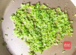 Illustration of how to make broccoli and meat floss rice balls 2