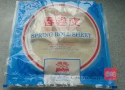 Illustration of how to make spring rolls with chives, eggs and vermicelli 14