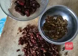 Illustration of how to make cornmeal cakes 1