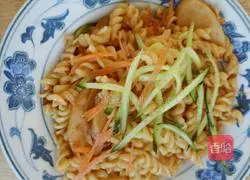 Illustration of how to make tomato pasta 6