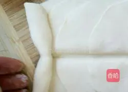 Illustration of how to make rose rolls 4