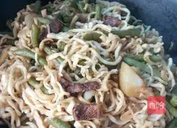 Illustration of Beans, Potatoes and Pork Belly Braised Noodles 7