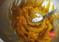 Illustration of how to make pumpkin hair cake 4