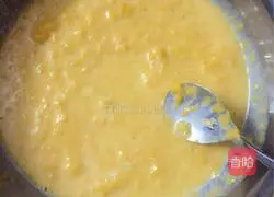 Illustration of how to make red dates, wolfberry, shredded coconut and pumpkin cake 3