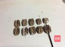 Illustration of how to make brown sugar buckwheat and black sesame flower rolls 8