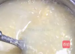 Illustration of how to make pumpkin flower rock sugar millet porridge 7