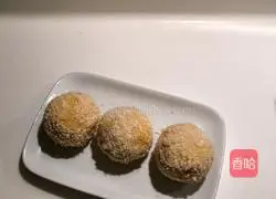 Illustration of how to make meat floss and cheese rice balls 2