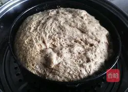 Illustration of how to make jujube, walnut, brown sugar and cornmeal cakes 12