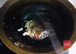 Illustration of how to make fried rice noodles with lotus vegetables and eggs 7