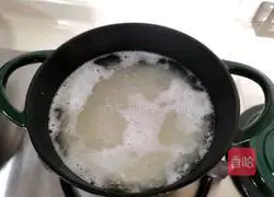 Illustration of how to make preserved egg and vegetable porridge 3