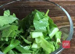 Illustration of how to make preserved egg, chicken and millet porridge 10