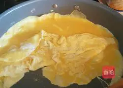 Illustration of how to make leek, egg and three-color pepper box 2