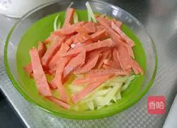 Illustration of how to make hash brown burgers 5