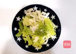 Illustration of how to make preserved egg and vegetable porridge 2